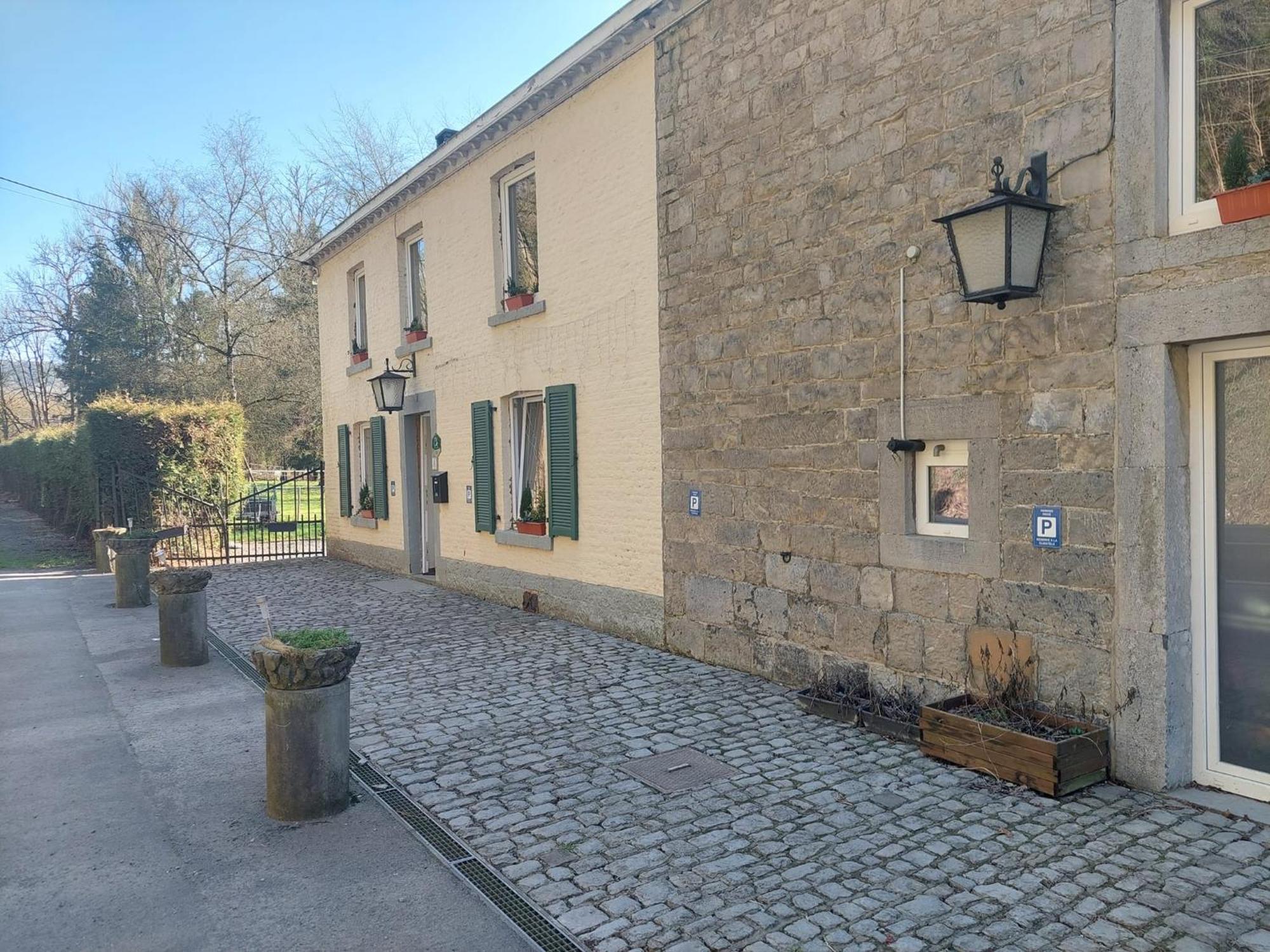 Au Doux Chardon Bed & Breakfast Durbuy Bagian luar foto