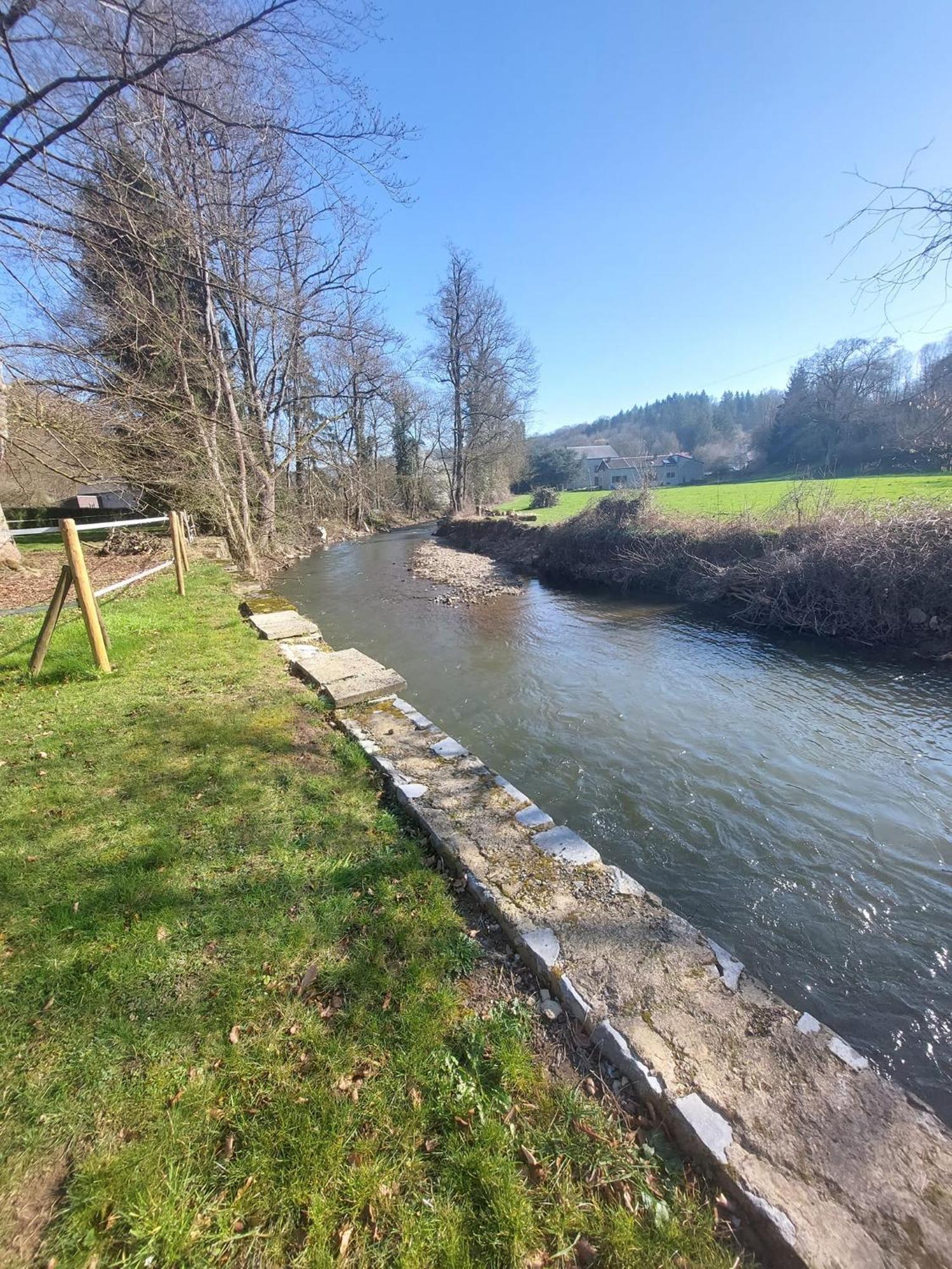 Au Doux Chardon Bed & Breakfast Durbuy Bagian luar foto