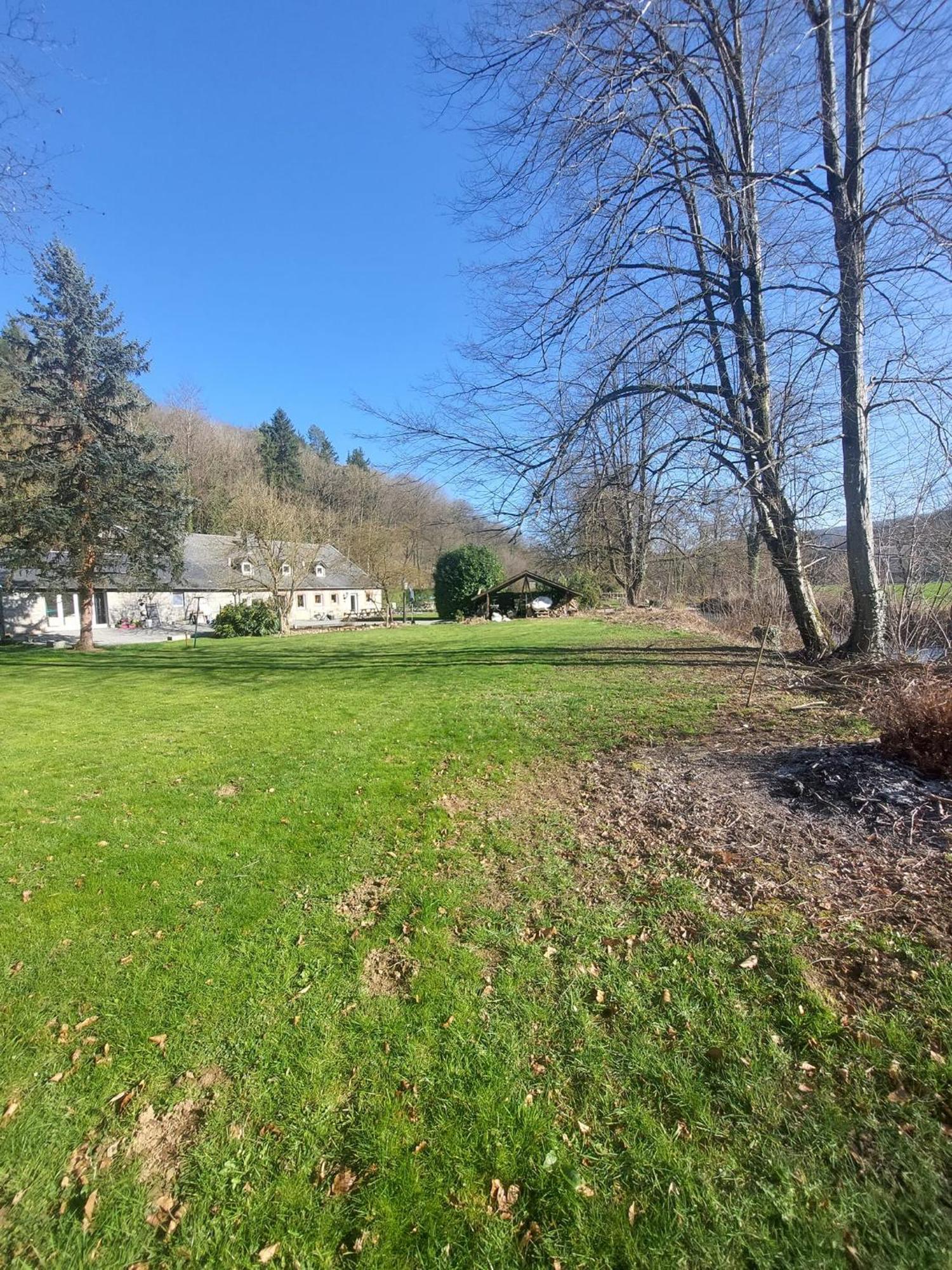 Au Doux Chardon Bed & Breakfast Durbuy Bagian luar foto