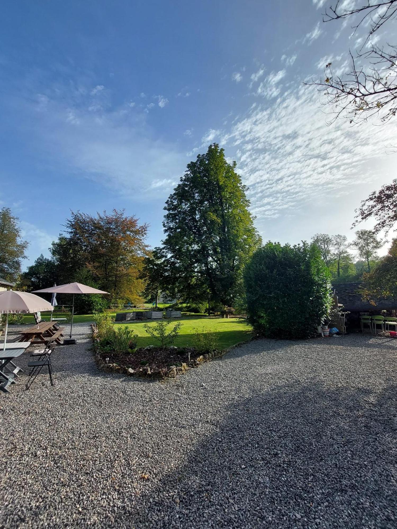Au Doux Chardon Bed & Breakfast Durbuy Bagian luar foto