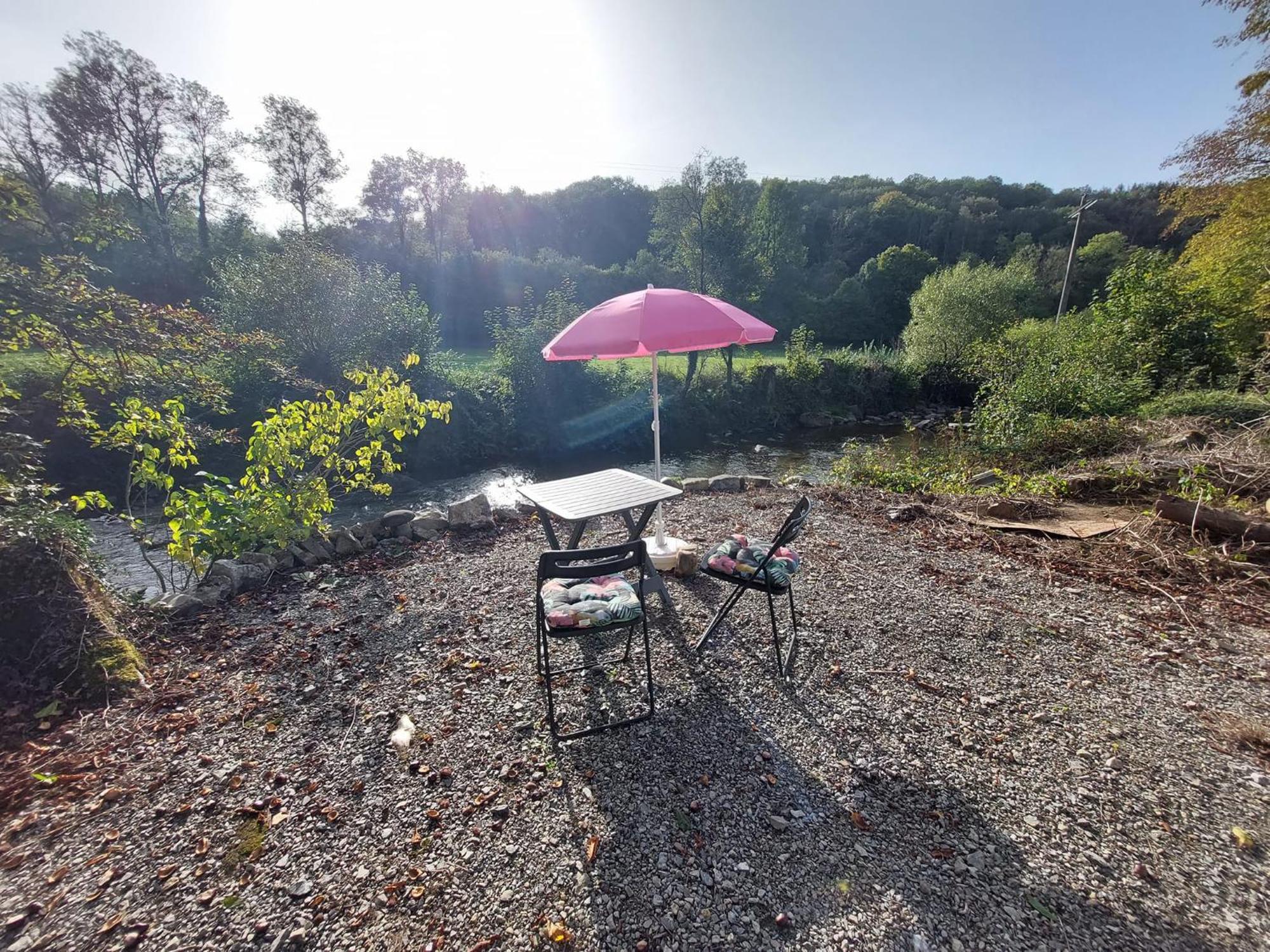 Au Doux Chardon Bed & Breakfast Durbuy Bagian luar foto