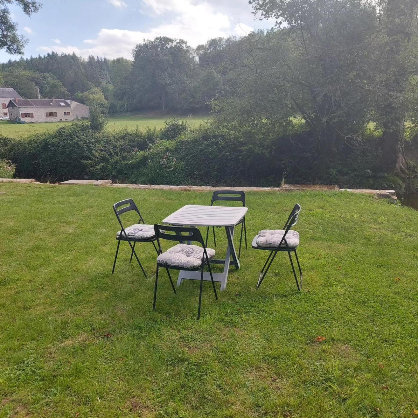 Au Doux Chardon Bed & Breakfast Durbuy Bagian luar foto