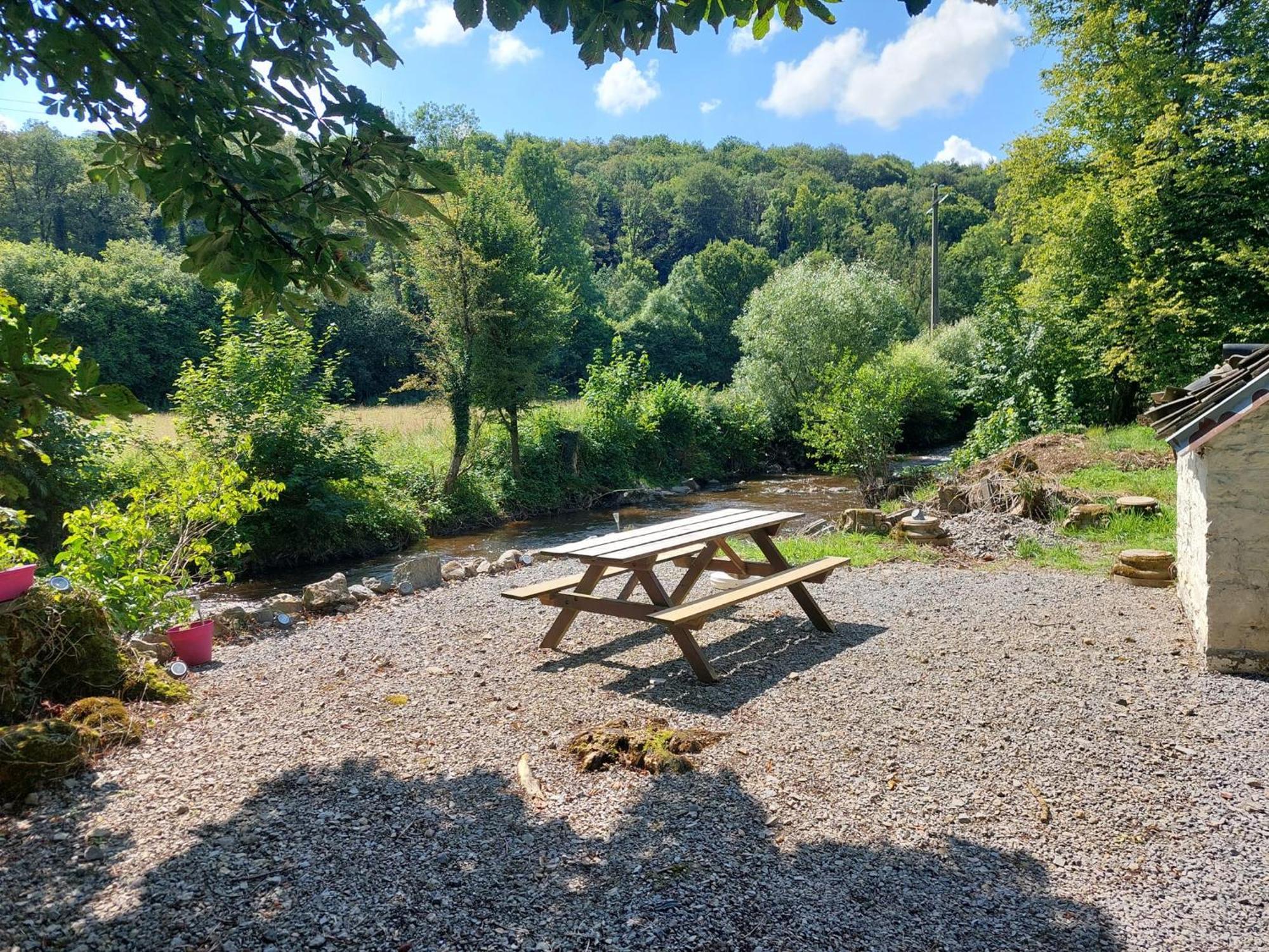 Au Doux Chardon Bed & Breakfast Durbuy Bagian luar foto