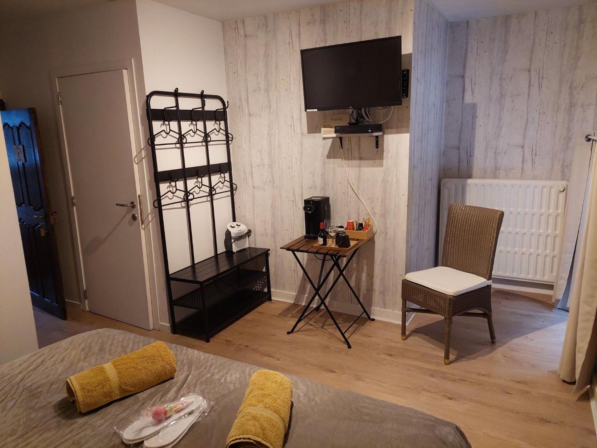 Au Doux Chardon Bed & Breakfast Durbuy Bagian luar foto